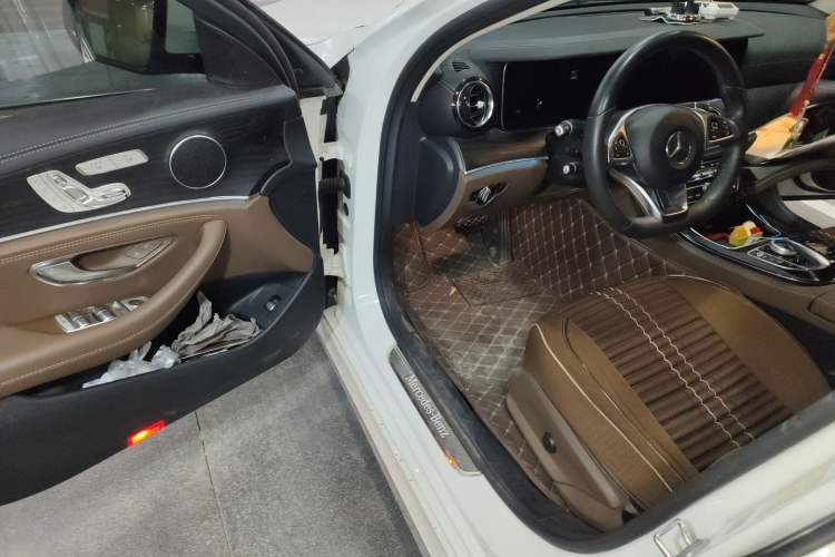 Used Mercedes-Benz E-Class 2016 E 300 L Sporty and Stylish Model
