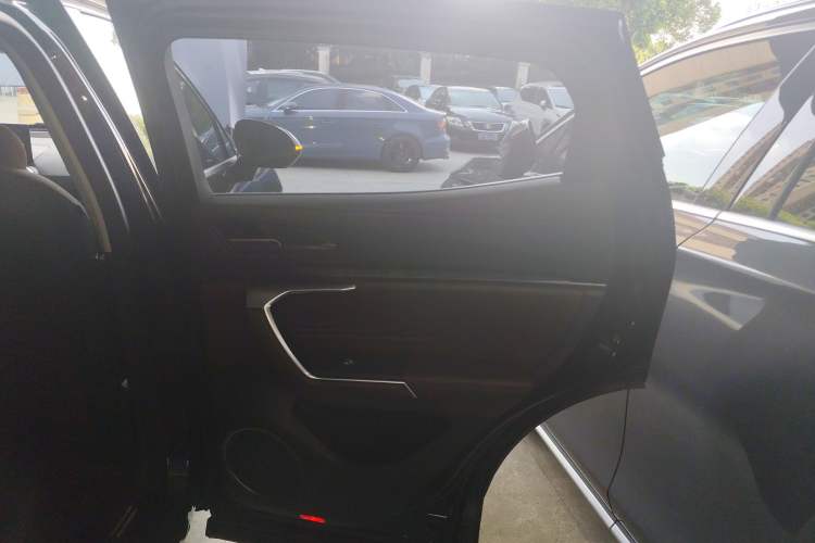 Used Wey VV5 2019 1.5T Two-Wheel Drive Color Pioneer
