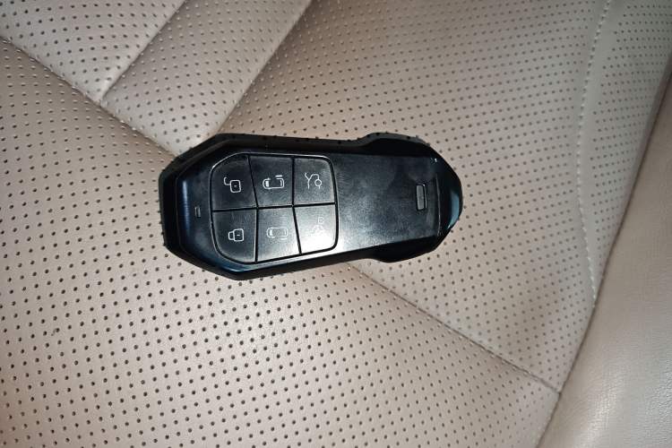 Used XPeng X9 2024 702 Ultra-Long Range Pro
