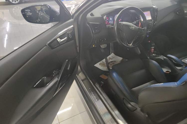 Used Hyundai Veloster 2015 1.6T Automatic Luxury Edition
