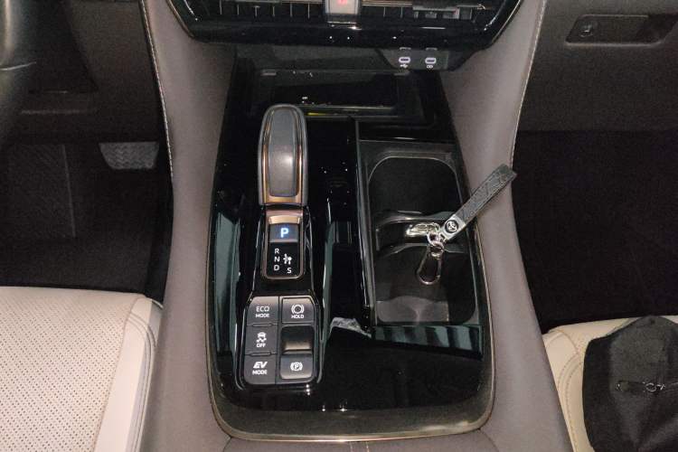 Used Toyota Vellfire 2024 Crown Dual-Engine 2.5L Supreme Executive Edition