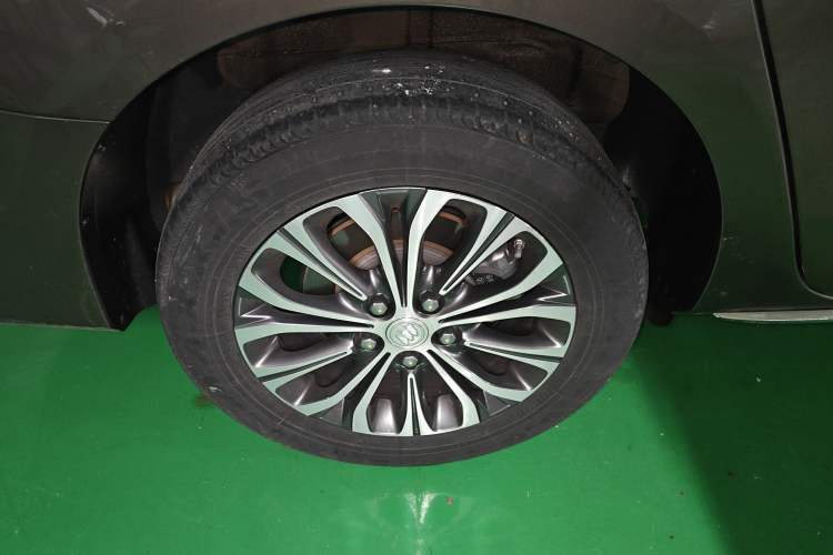 Used Buick GL8 2023 Land Executive Class Comfort Model
