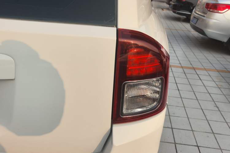 Used  Compass 2014 Revised Version 2.0L Two-Wheel Drive Entry-Level Edition
