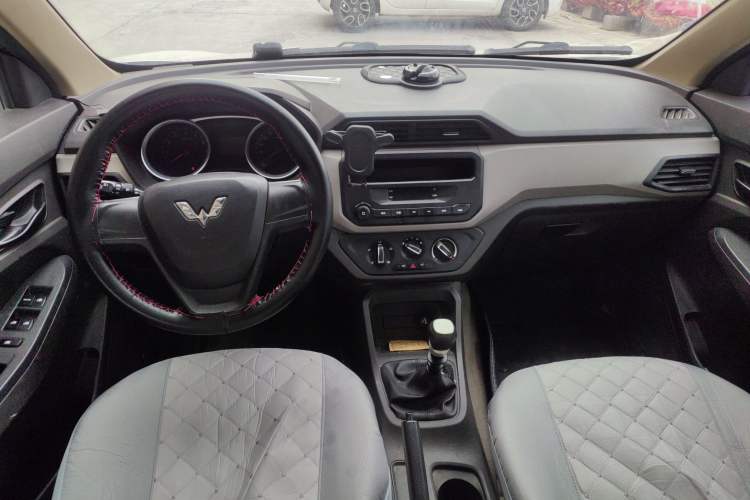 Used Wuling Hongguang 2019 1.5L S Standard Version China VI LAR
