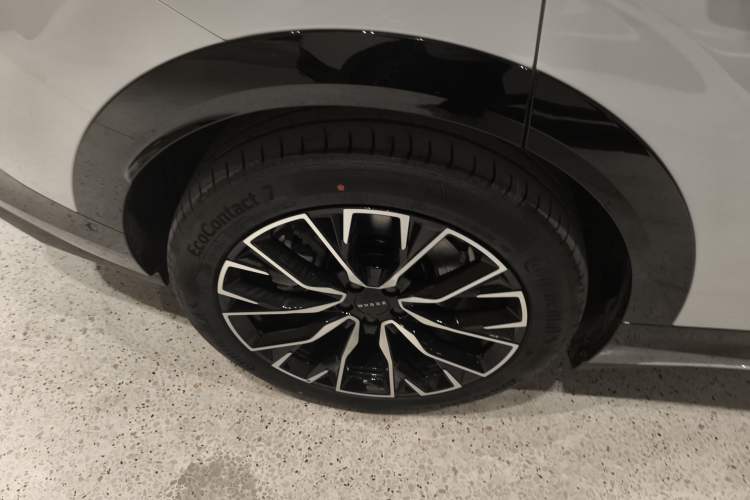 Used Zeekr 7X 2025 100 kWh Long-Range Rear-Wheel Drive with Intelligent Driving Features