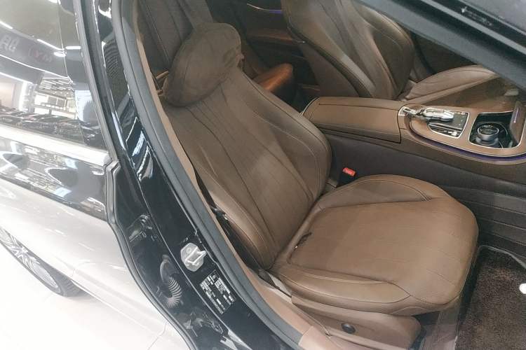 Used Mercedes-Benz E-Class 2023 Updated E 300 L Fashion Edition
