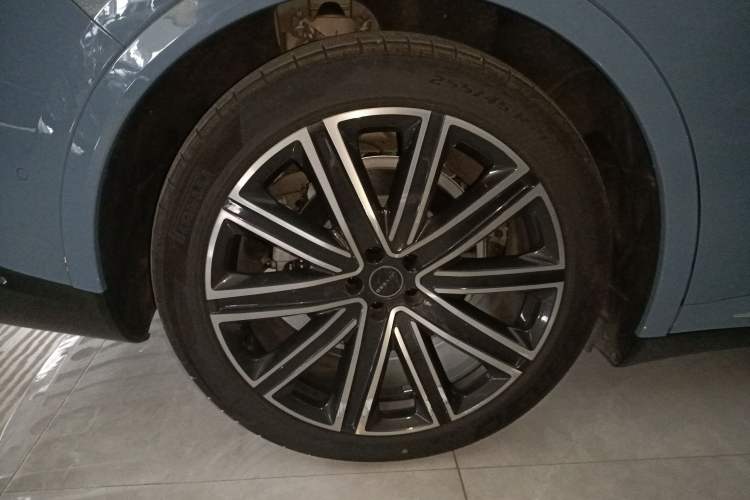 Used Hima Luxeed R7 2024 All-Electric 667 km Max
