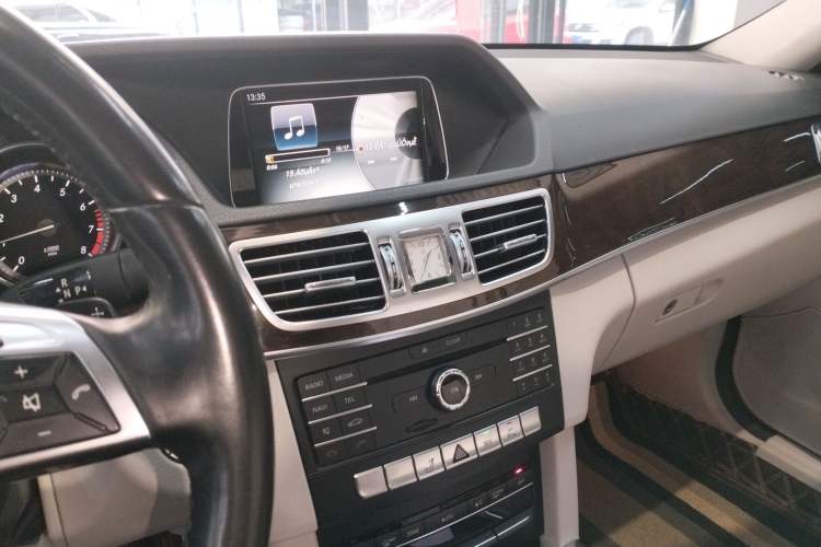 Used Mercedes-Benz E-Class 2015 Facelift E 200 L