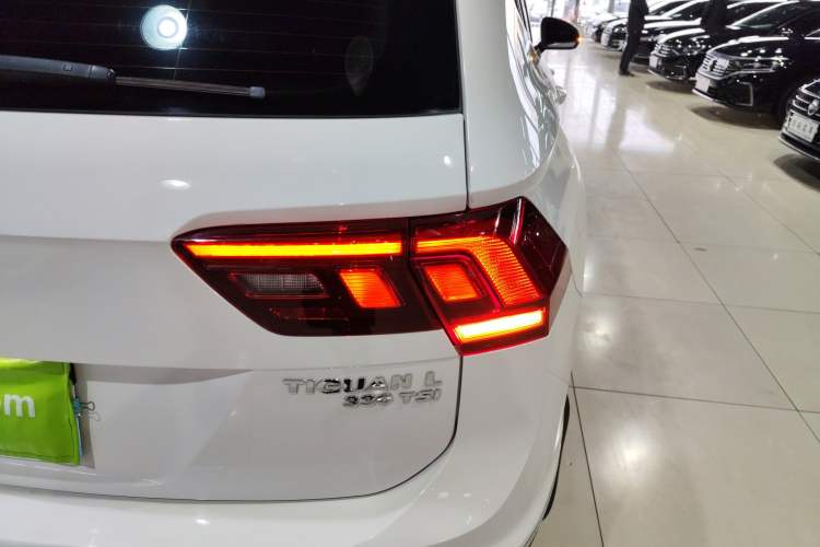Used Volkswagen Tiguan L 2019 Updated Version 330TSI Automatic Two-Wheel Drive Panoramic Comfort Edition China VI Standard
