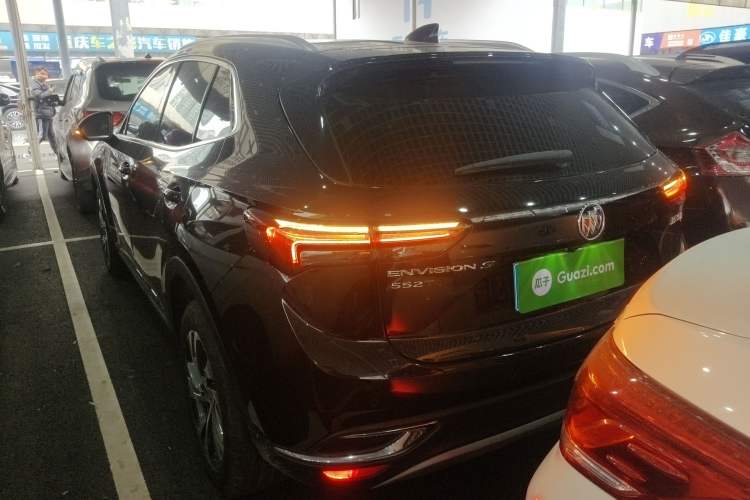 Used Buick Envision 2023 Encore S 552T Two-Wheel Drive Luxury Model
