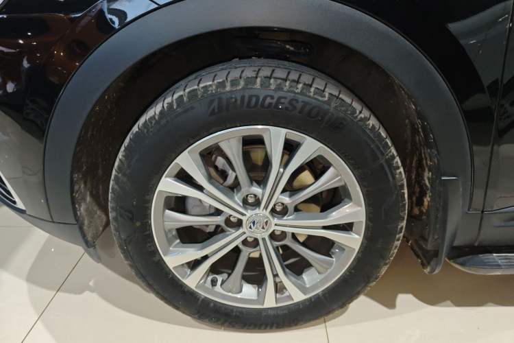 Used Buick Envision 2023 Encore Plus 652T Five-Seat All-Wheel-Drive Luxury Model
