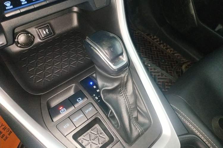 Used Toyota Wildlander 2022 Dual-Engine 2.5L E-CVT Two-Wheel Drive Luxury PLUS Edition
