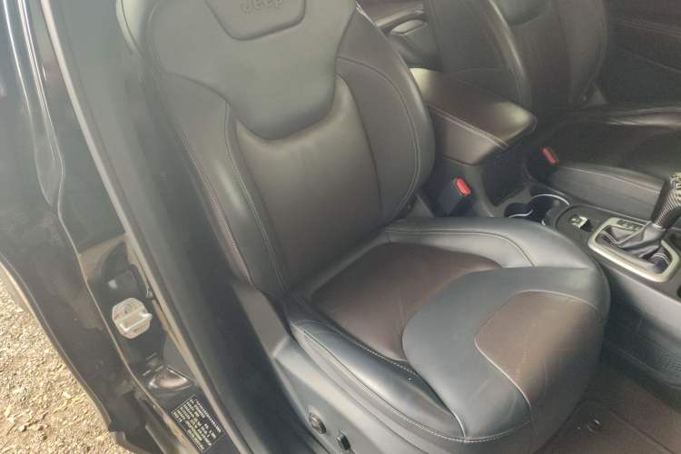 Used  Cherokee 2016 2.4L Leading Edition
