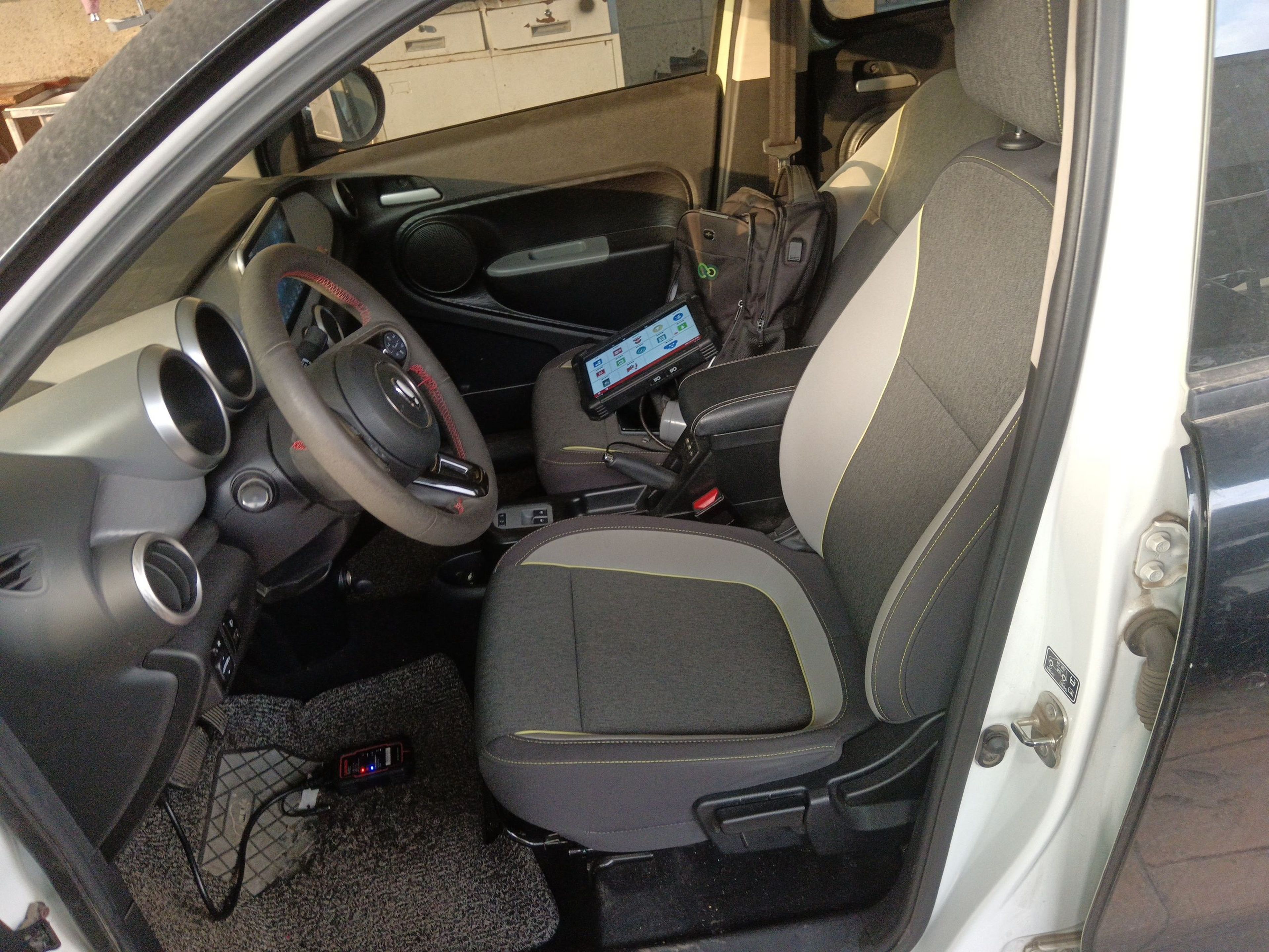 Переднее сиденье в автомобиле