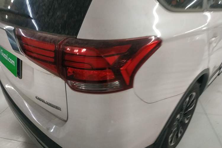 Used Mitsubishi Outlander 2019 2.0L Two-Wheel Drive Comfort Edition 5 Seats China VI Standard

