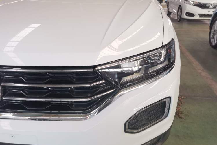 Used Volkswagen T-ROC 2019 280TSI DSG Two-Wheel Drive Comfort Version China VI Standard
