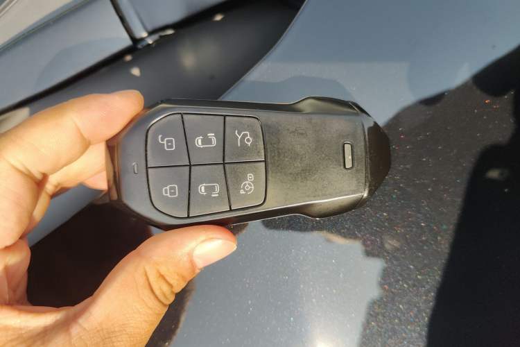 Used XPeng X9 2024 702 Ultra-Long Range Pro
