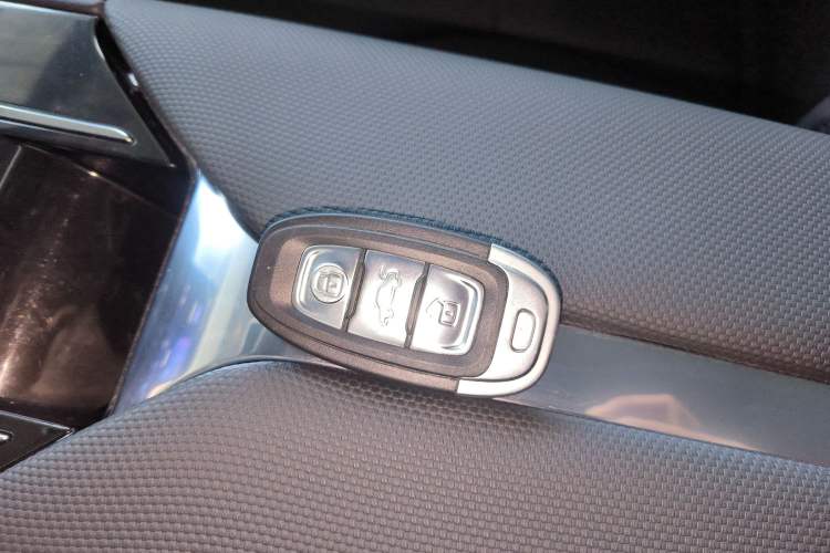 Used Hongqi E-QM5 2022 431 km Charge & Enjoy Edition