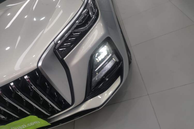 Used Hongqi HS5 2023 2.0T Qixiang Pro Edition
