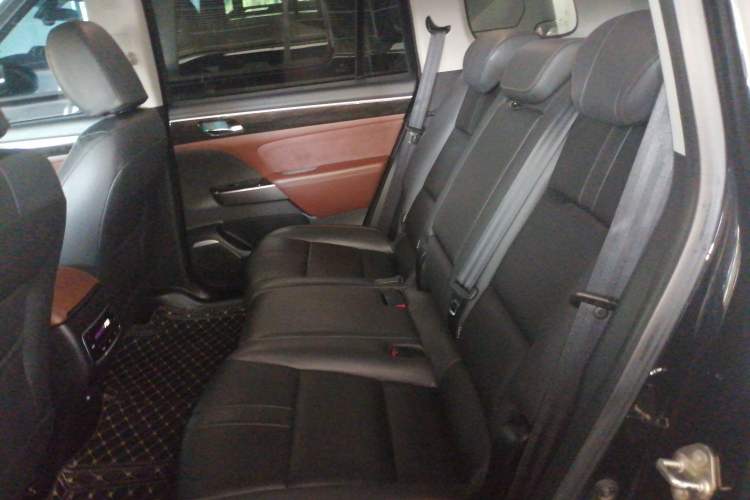 Used GAC Trumpchi GS8 2017 320T Two-Wheel Drive Luxury Smart Connectivity Version (7 Seats)
