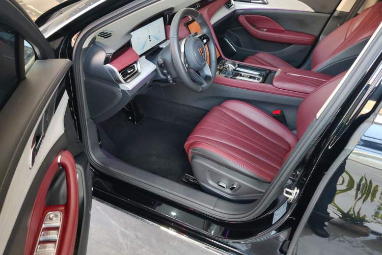 Used Hongqi H5 2025 2.0T Automatic Flag Edition – 500 000 Units Commemorative Version
