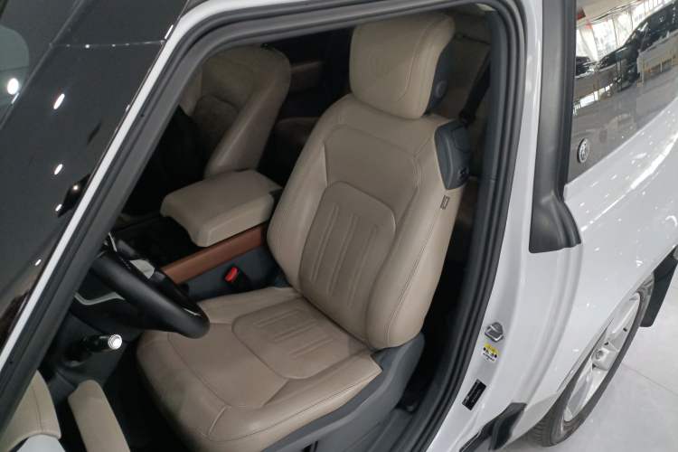 Used Land Rover Defender 2022 90 2.0T P300 Tiger-Power Ambition Edition
