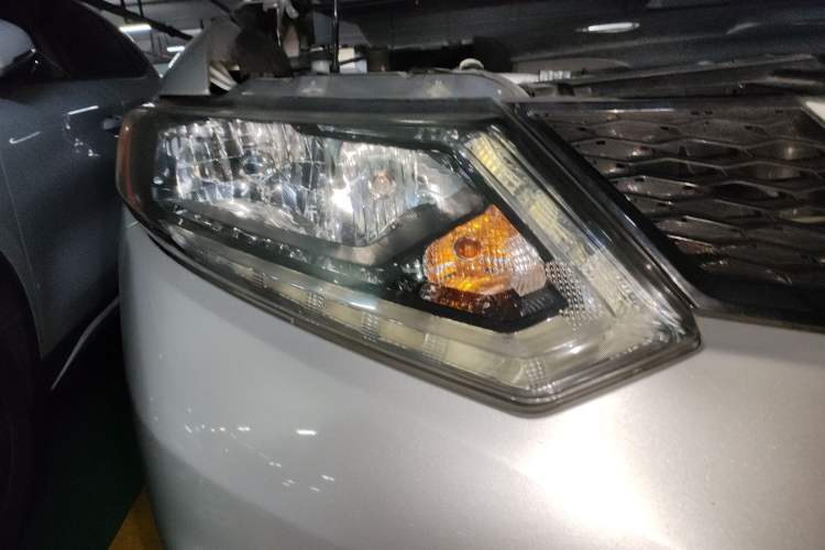 Used Nissan X-Trail 2015 2.0L CVT Comfort MAX Edition 2WD
