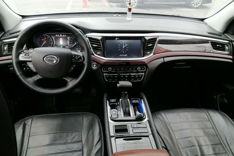 Used GAC Trumpchi GS8 2017 320T Two-Wheel Drive Luxury Smart Connectivity Version (7 Seats)