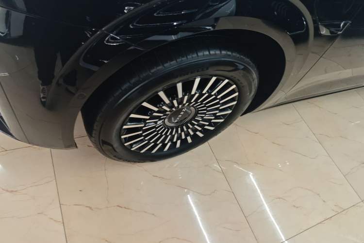 Used Zeekr 009 2024 Six-Seat Executive Version 4WD 108 kWh
