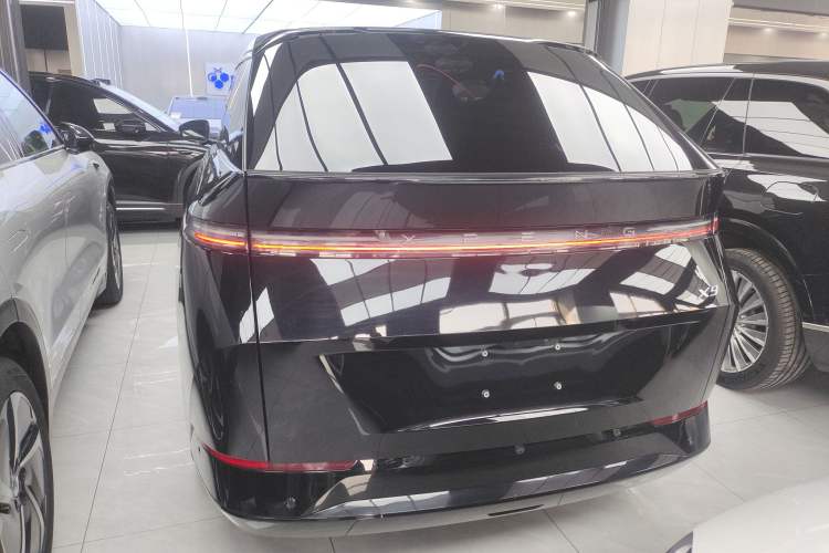 Used XPeng X9 2024 702 Ultra-Long Range Max
