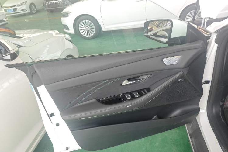 Used  SL03 2025 Range-Extended Elite Version
