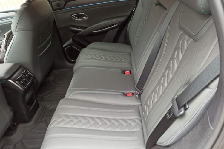 Used BYD Song L DM-i 2025 Intelligent Driving Version 160 km Beyond-Range Type
