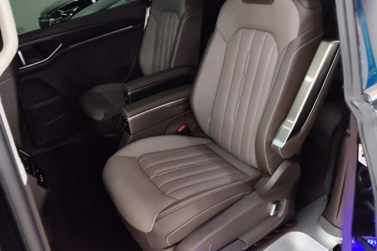 Used Volkswagen Viloran 2024 380TSI Luxury Edition
