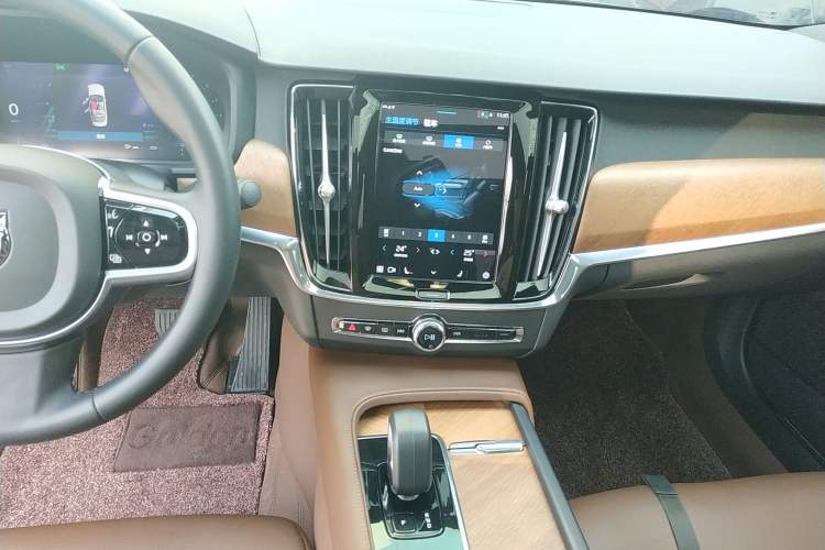 Used Volvo S90 2024 B5 Zhiyi Luxury Edition
