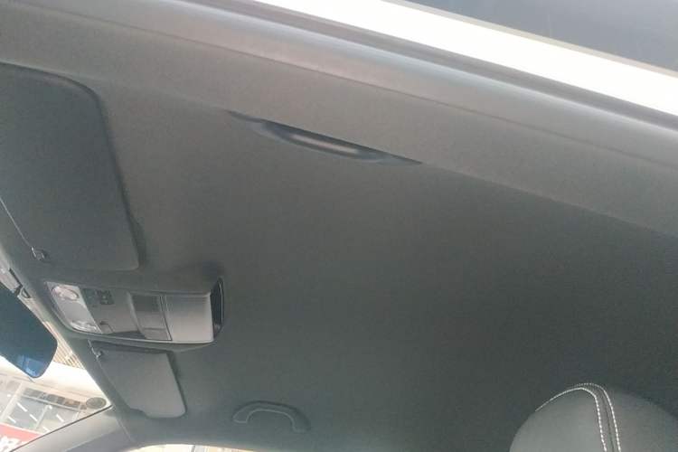 Used Volkswagen Beetle 2015 180TSI model
