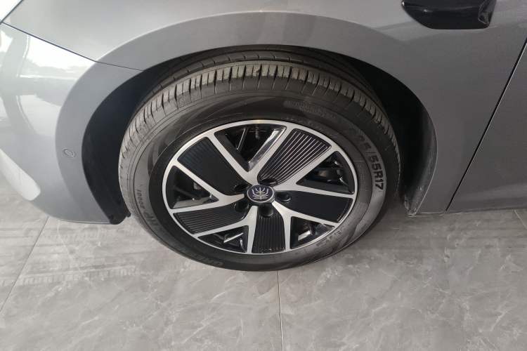 Used BYD Qin L 2025 DM-i Smart Drive 120KM Leading Model
