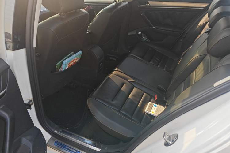 Used Volkswagen Bora 2016 1.6L manual Comfort trim level
