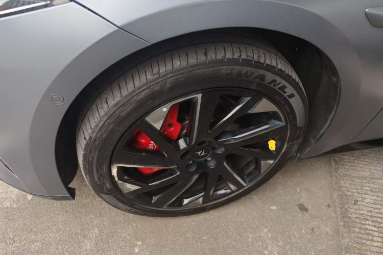 Used  eπ007 2024 540 All-Wheel Drive Pro Edition
