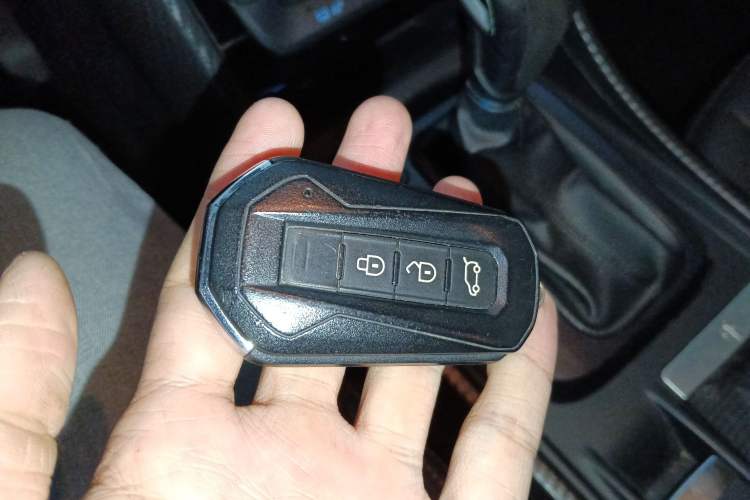 Used JMC Yusheng S330 2016 1.5L GTDi Automatic Two-Wheel Drive Prestige Edition
