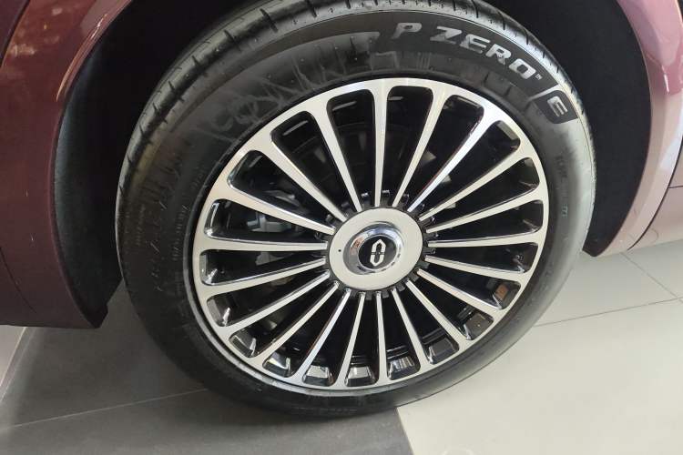 Used Hima AITO M8 2025 Extended-Range Ultra Version 53.4 kWh 5-Seater Edition