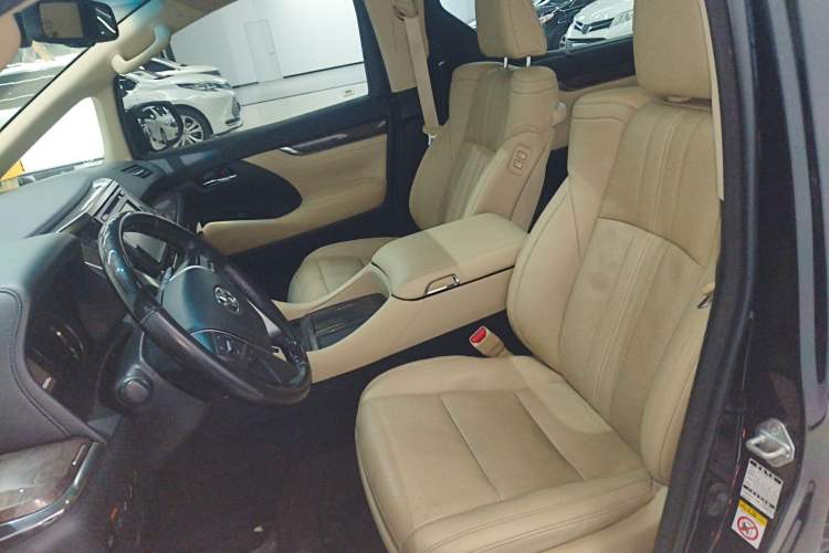 Used Toyota Alphard 2018 Revised Version 3.5L Premium Edition
