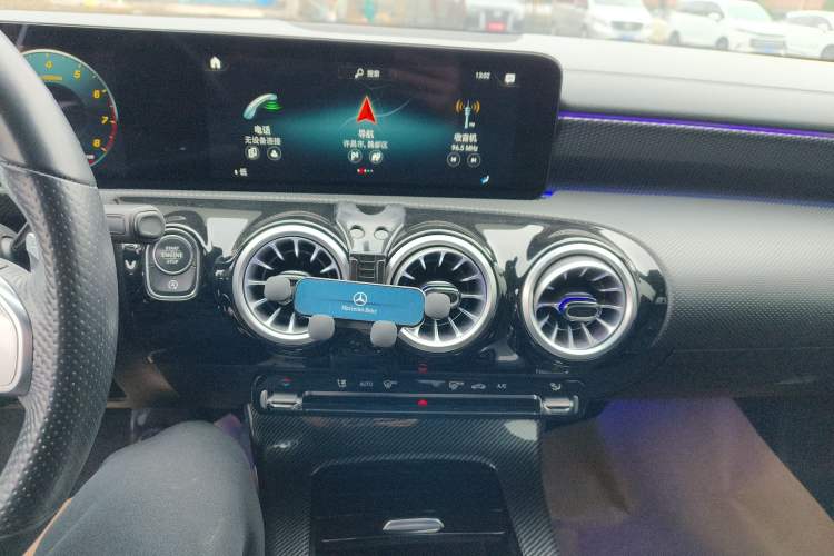 Used Mercedes-Benz A-Class 2022 Revised Version A 200 L Sport Sedan Fashionable Style

