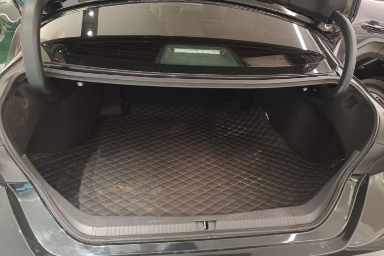 Used Toyota Avalon 2019 Dual-Engine 2.5L Luxury Edition China VI Standard
