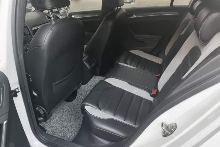 Used Volkswagen Golf 2016 1.4TSI Automatic R-Line
