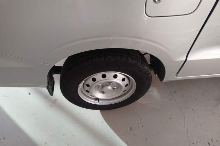 Used Wuling Hongguang V 2022 1.5L Jingqu Edition Enclosed-Window Vehicle with Electric Power Steering LAR
