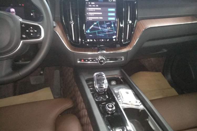 Used Volvo XC60 New Energy 2025 Plug-in Hybrid Long-Range All-Wheel Drive Smart & Luxurious Edition