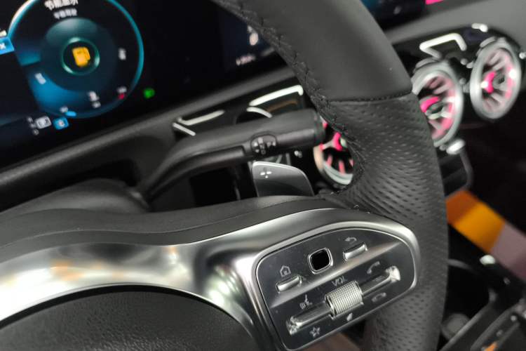 Used Mercedes-Benz A-Class 2022 Revised Version A 200 L Sport Sedan Fashionable Style
