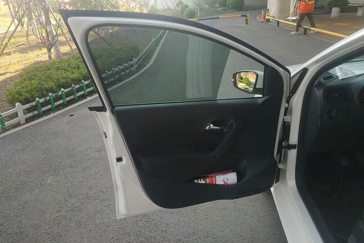 Used Volkswagen Polo 2016 1.4L Manual Fashion Model
