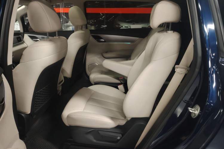 Used BYD Song MAX New Energy 2019 DM 1.5T Smart Connect Zhiyao Model 6 Seats China VI Standard
