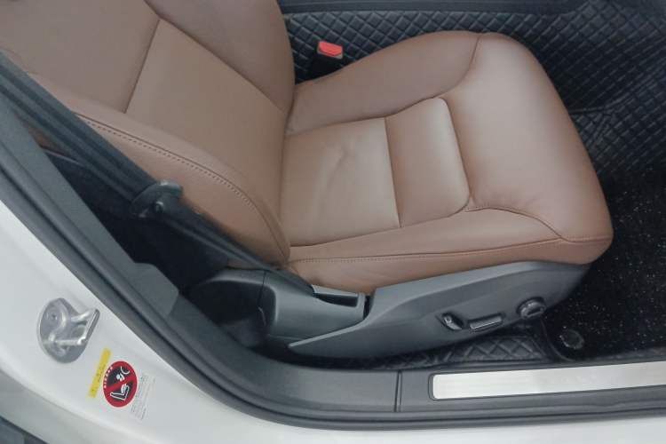 Used Volvo S60 2024 B4 Zhiyi Luxury Edition
